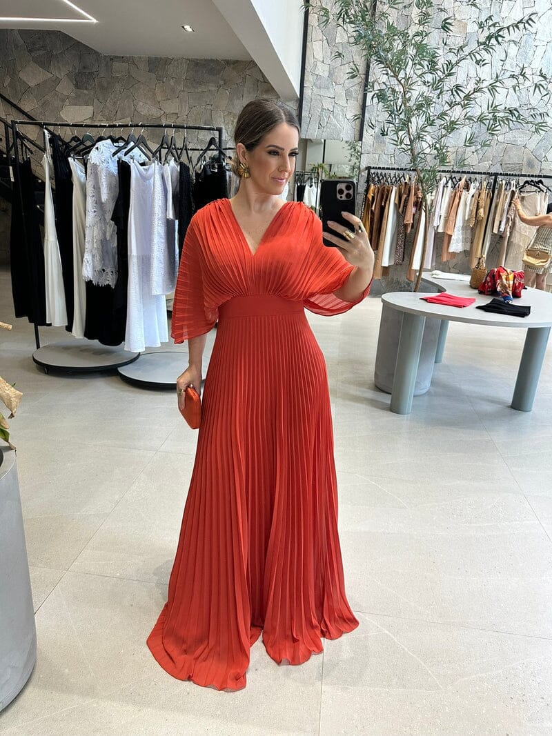 Vestido Amélie Plissé – Sofisticação em Movimento com Decote que Encanta