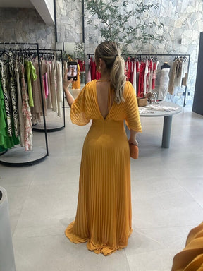 Vestido Amélie Plissé – Sofisticação em Movimento com Decote que Encanta