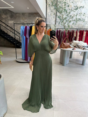 Vestido Amélie Plissé – Sofisticação em Movimento com Decote que Encanta